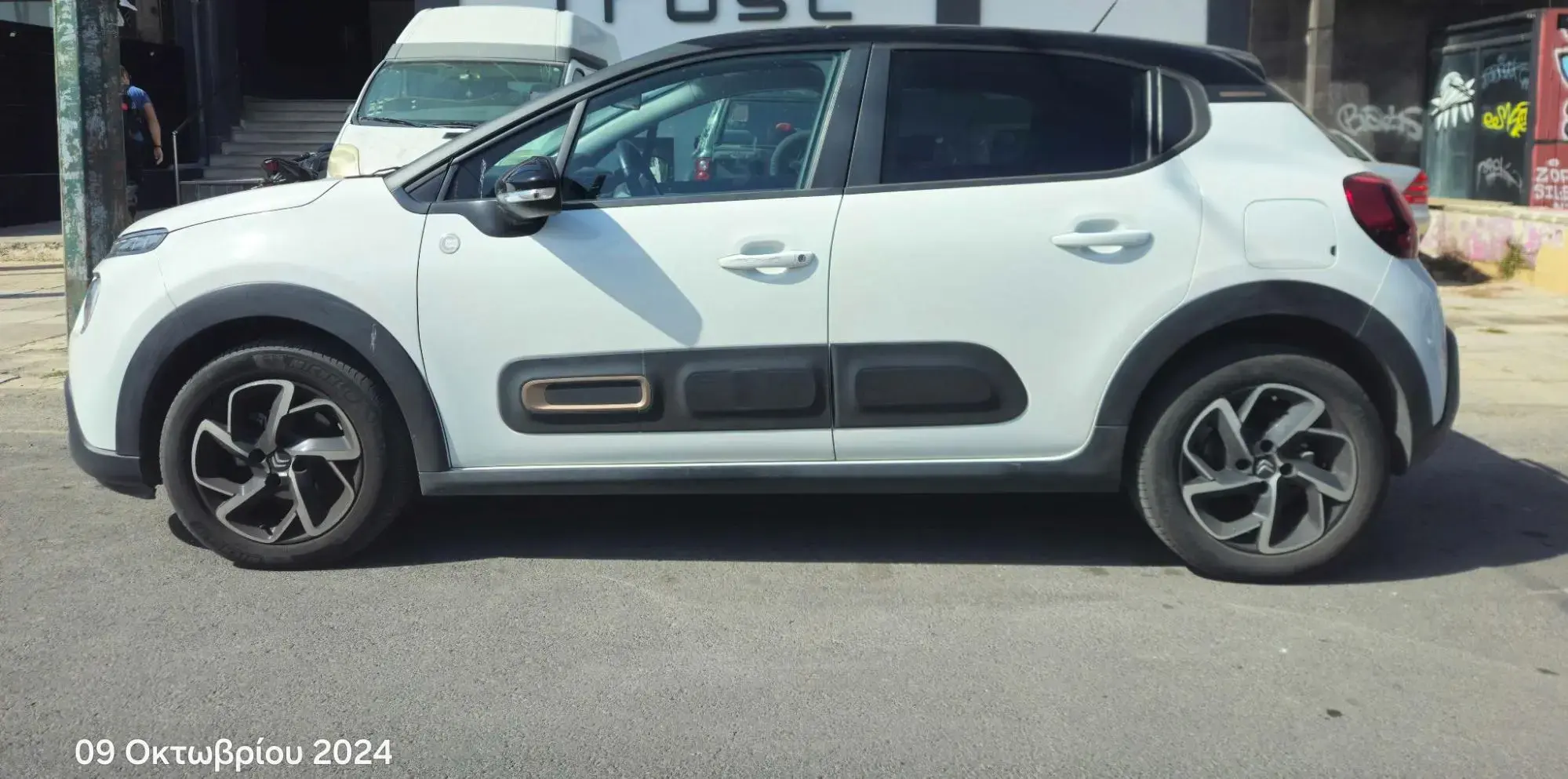 Αριστερή πλευρά αυτοκινήτου.