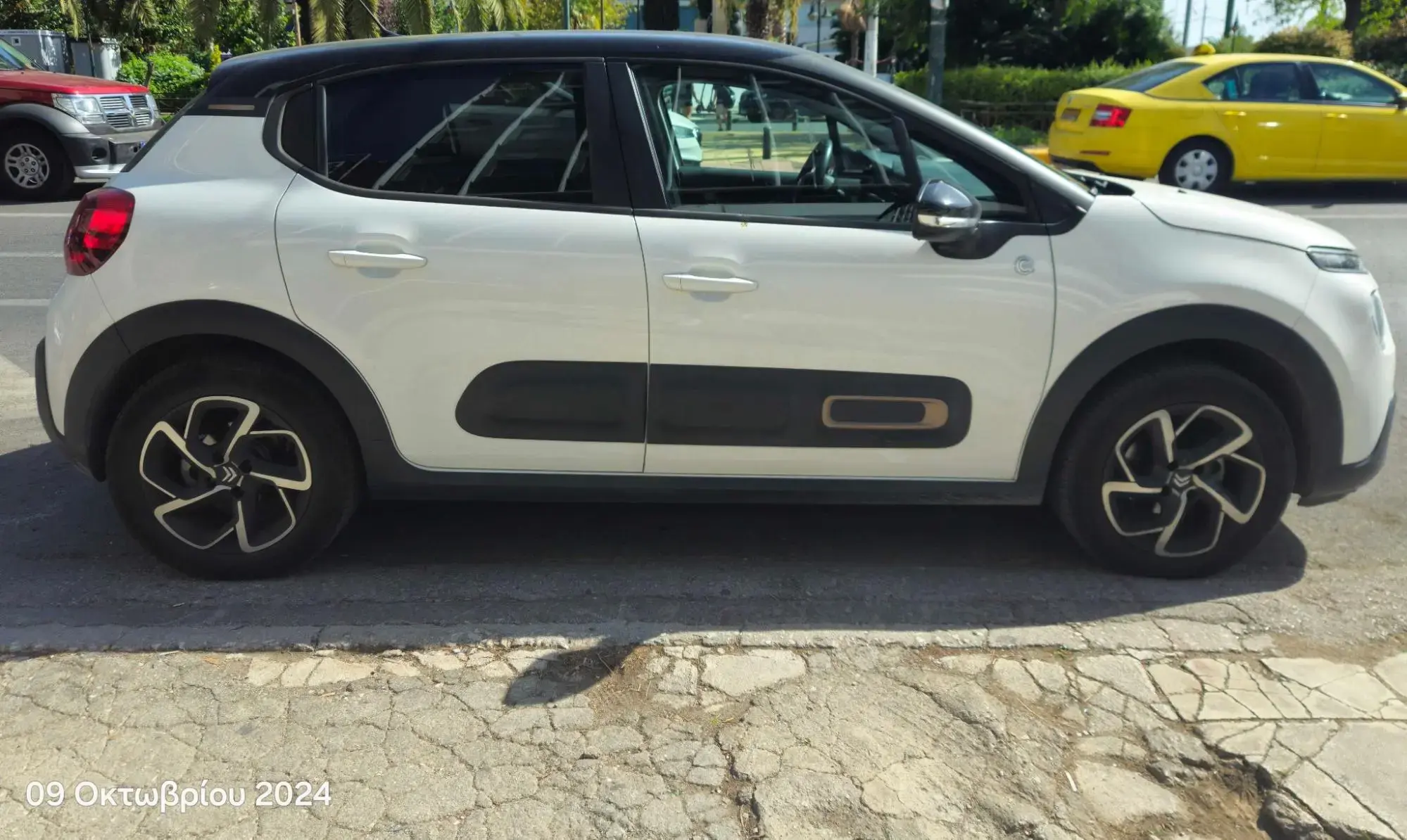 Δεξιά πλευρά αυτοκινήτου.