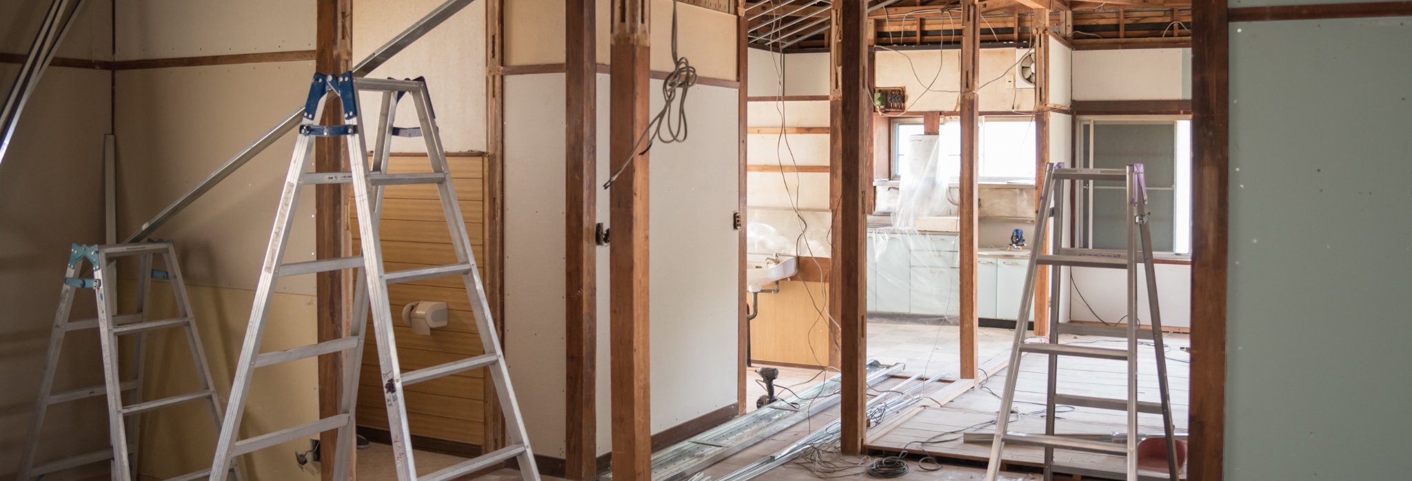 Εργασίες ανακαίνισης σε σπίτι.