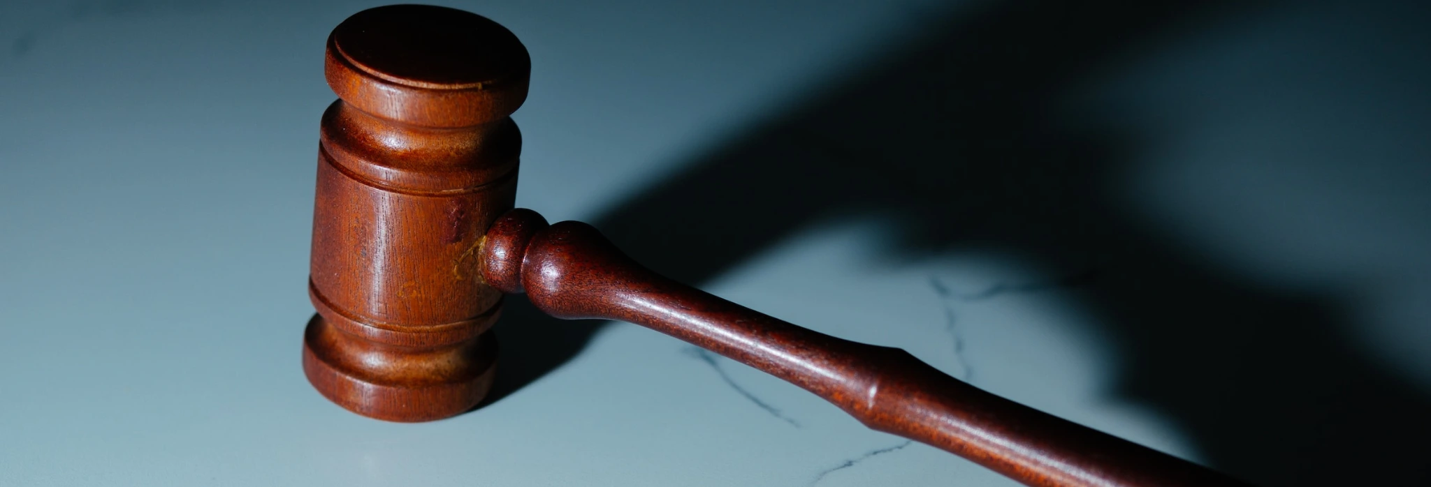 Σφυρί δικαστηρίου.