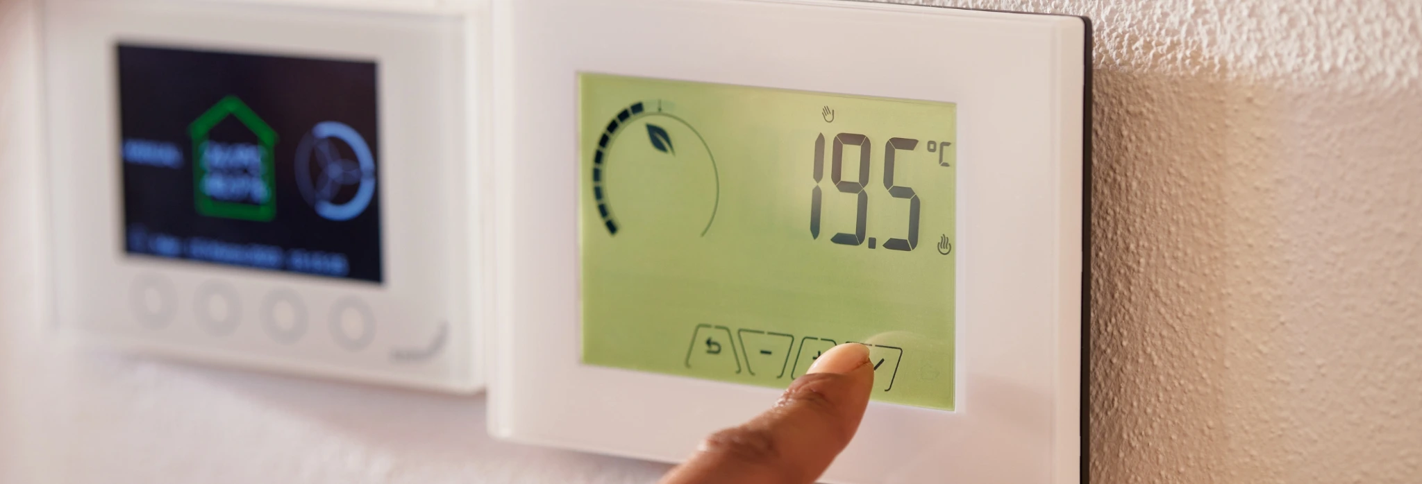 Ηλεκτρονική οθόνη ρύθμισης θερμοκρασίας σπιτιού.