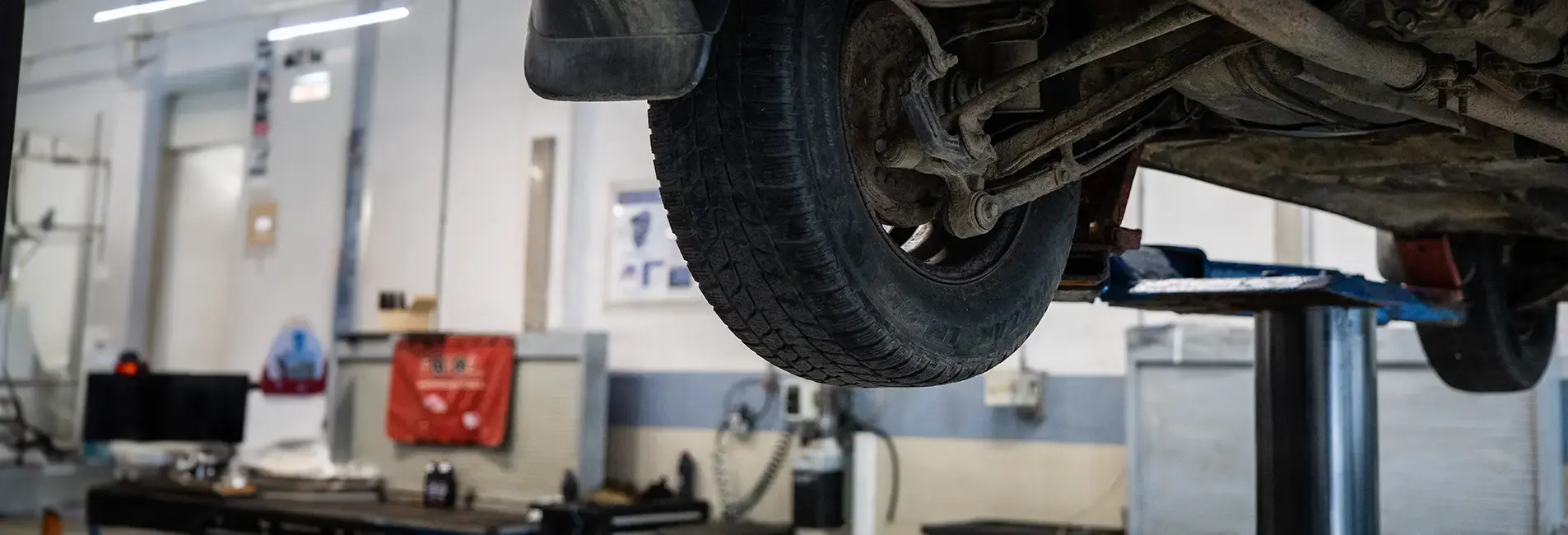 Αυτοκίνητο σε συνεργείο.