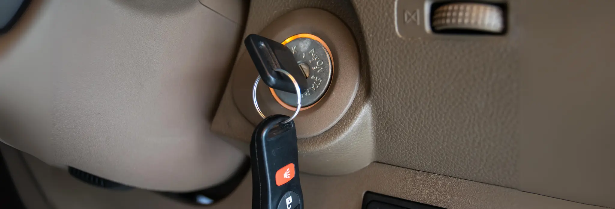 Κλειδί στη μίζα αυτοκινήτου.