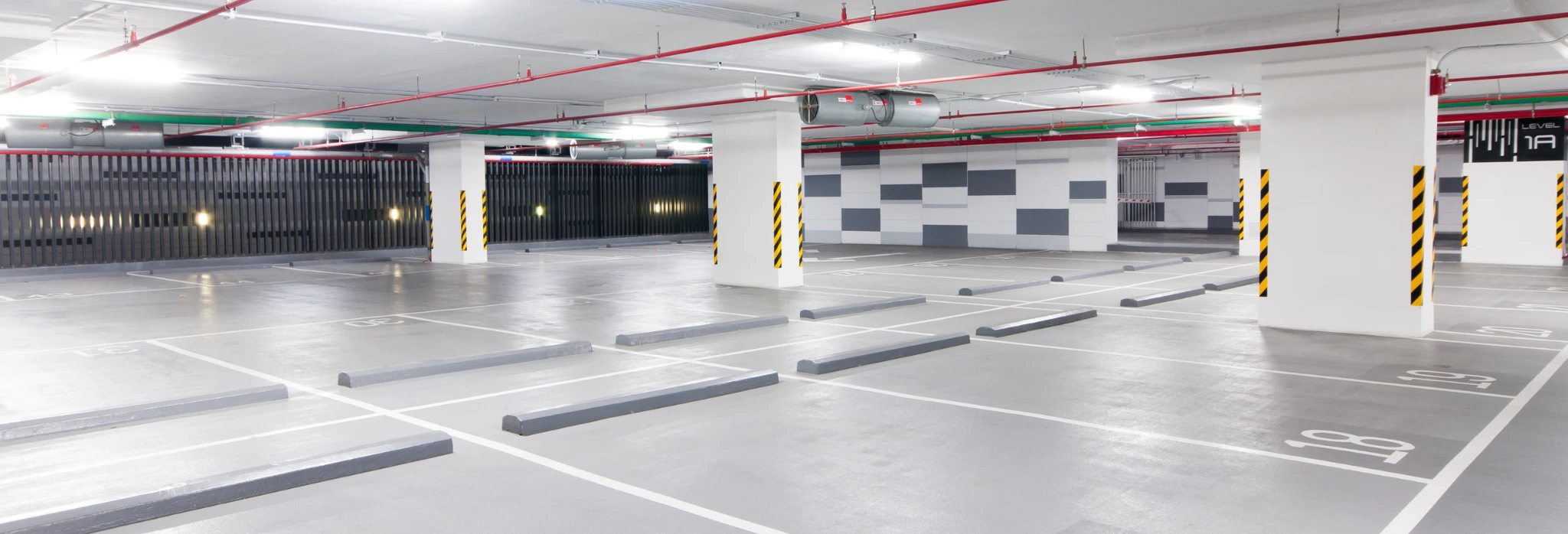 Κλειστός χώρος στάθμευσης.